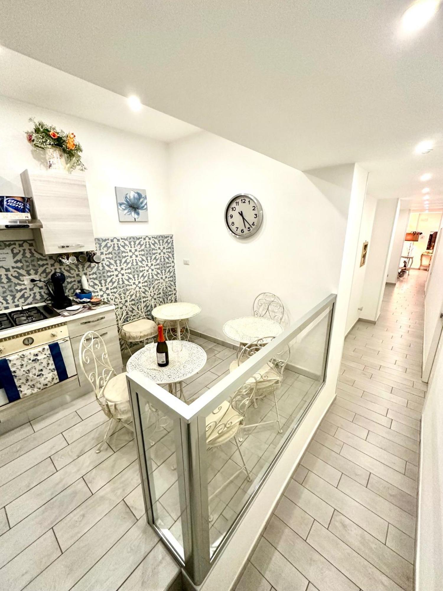 Gloves Rooms Неаполь Экстерьер фото